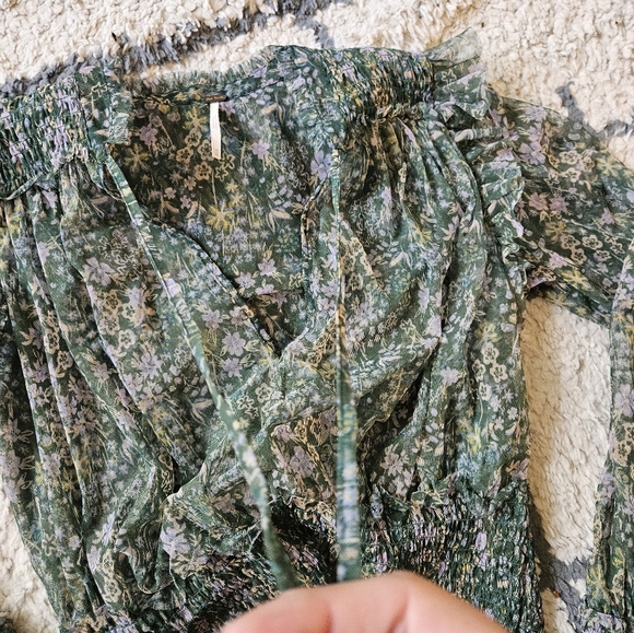 Free People Ruched Tie Frony Floral V Neck Lace Top Medium - Picture 5 of 6